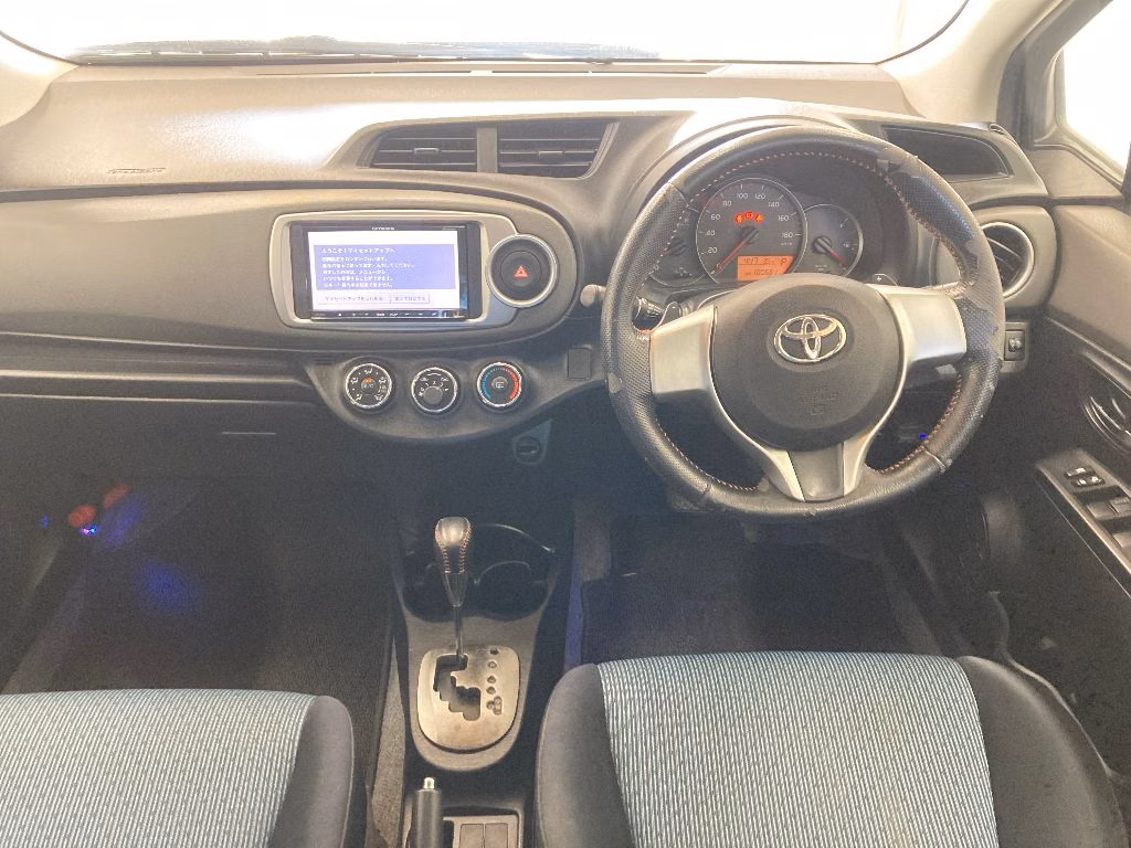 TOYOTA VITZ