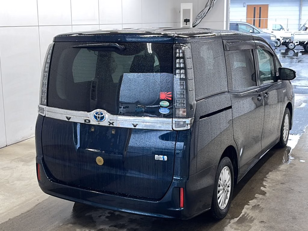 TOYOTA VOXY