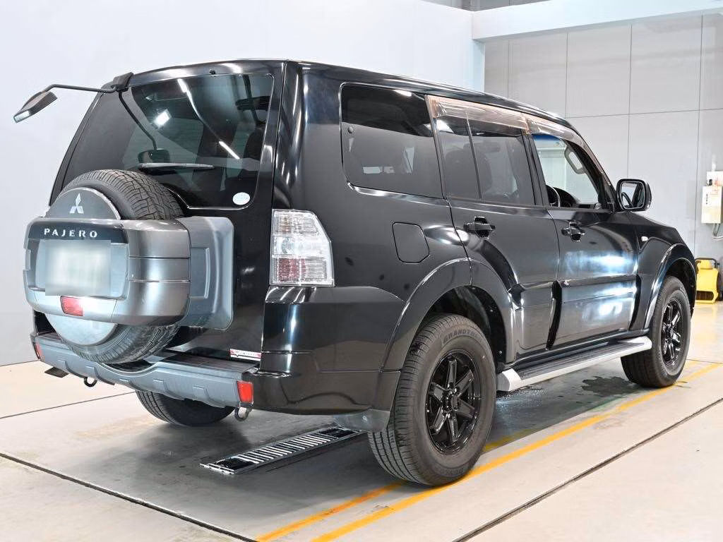 MITSUBISHI PAJERO
