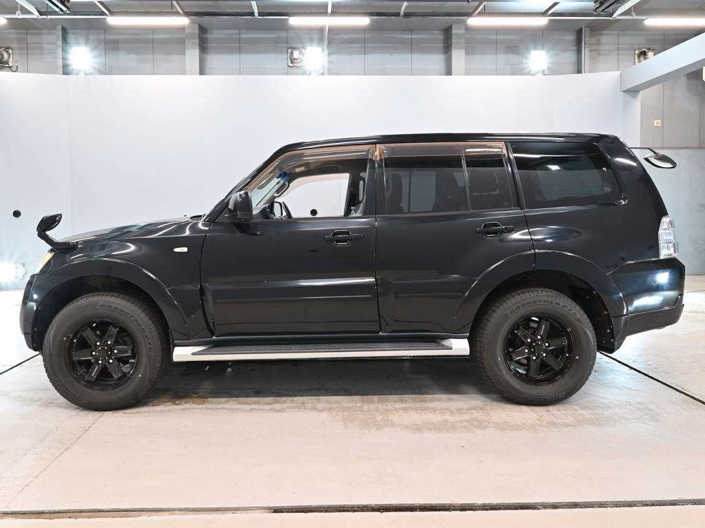 MITSUBISHI PAJERO