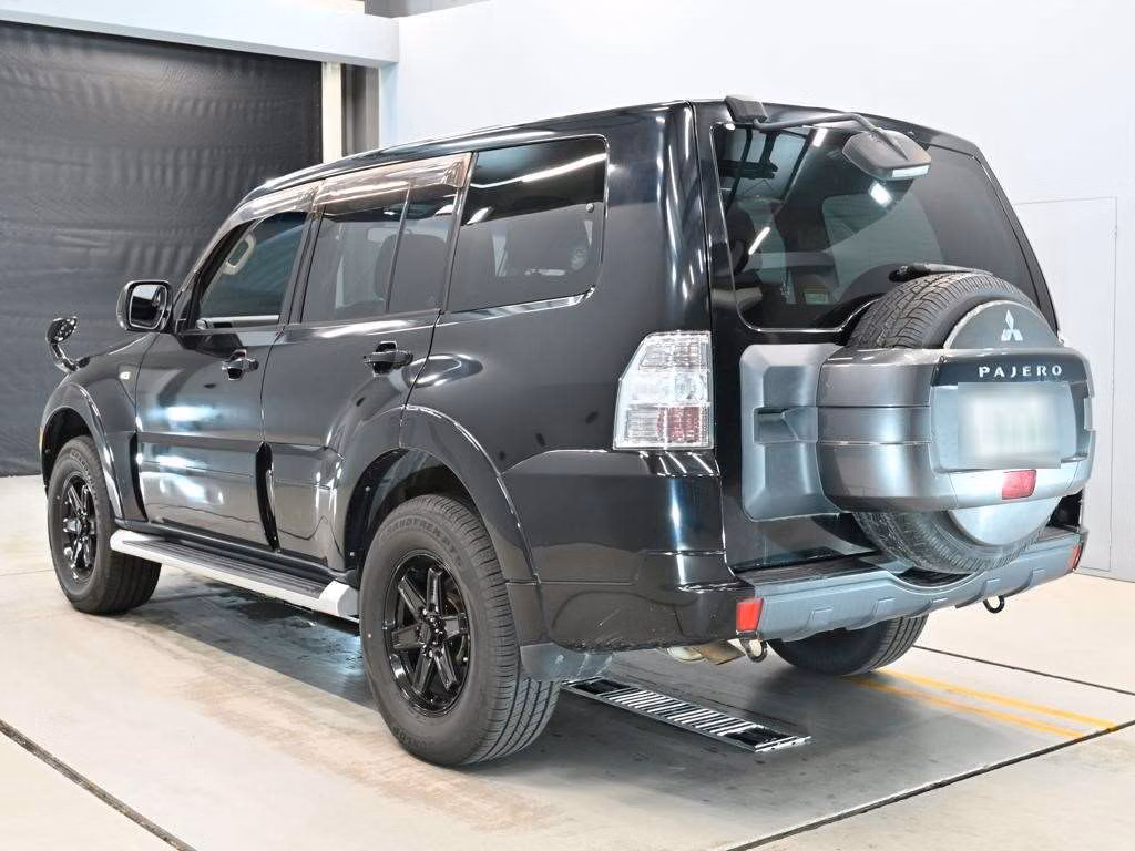 MITSUBISHI PAJERO