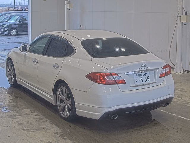 NISSAN FUGA