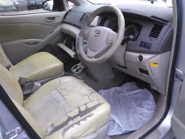 TOYOTA ISIS