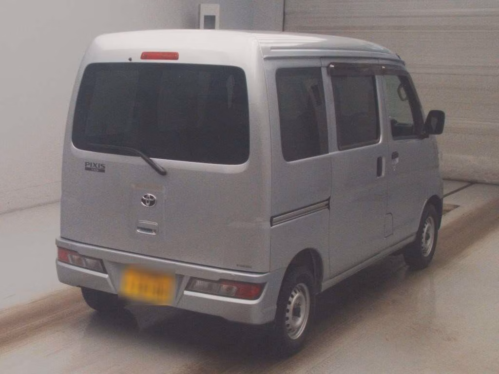 TOYOTA PIXIS VAN
