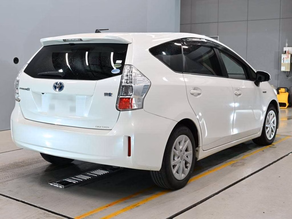 TOYOTA PRIUS ALPHA