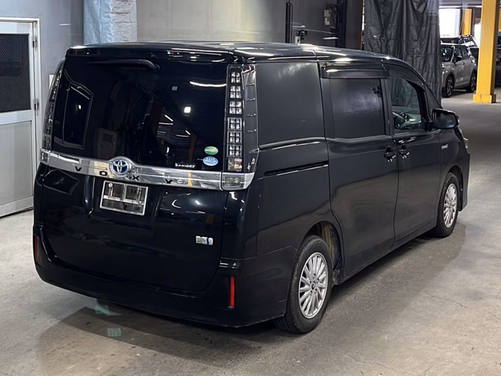 TOYOTA VOXY