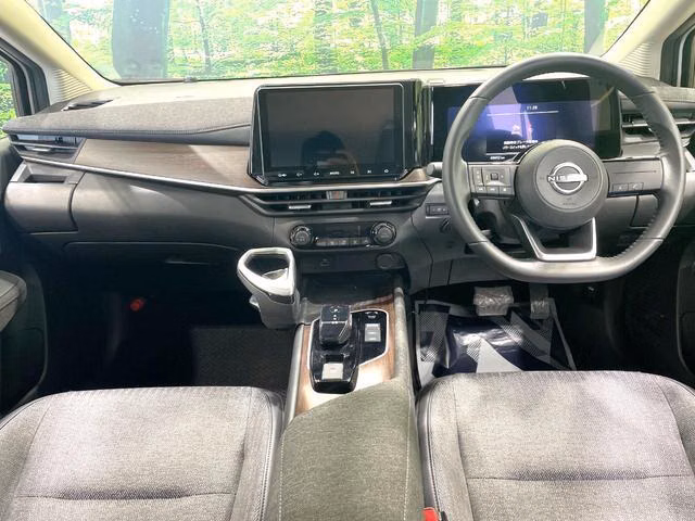 Nissan Aura