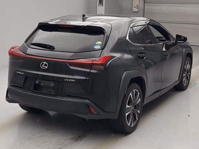 Lexus UX200