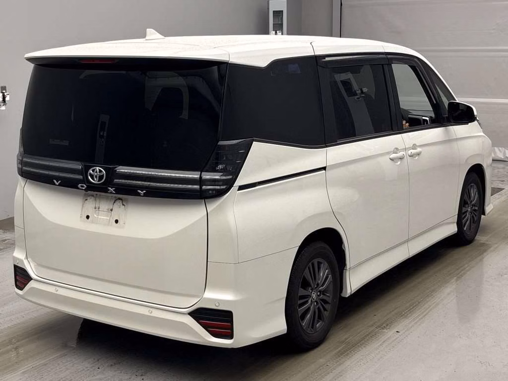 TOYOTA VOXY