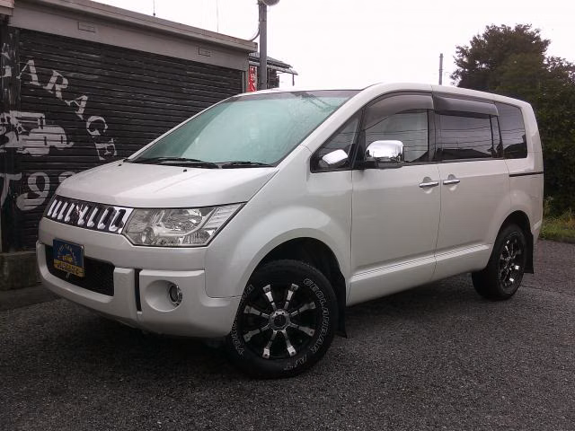 Mitsubishi Delica D:5