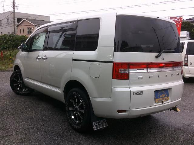 Mitsubishi Delica D:5