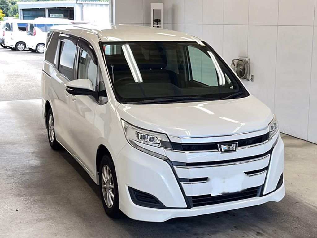 TOYOTA NOAH