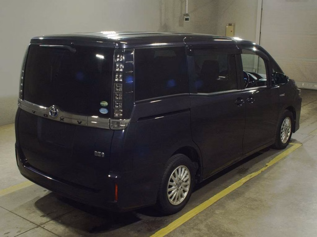 TOYOTA VOXY