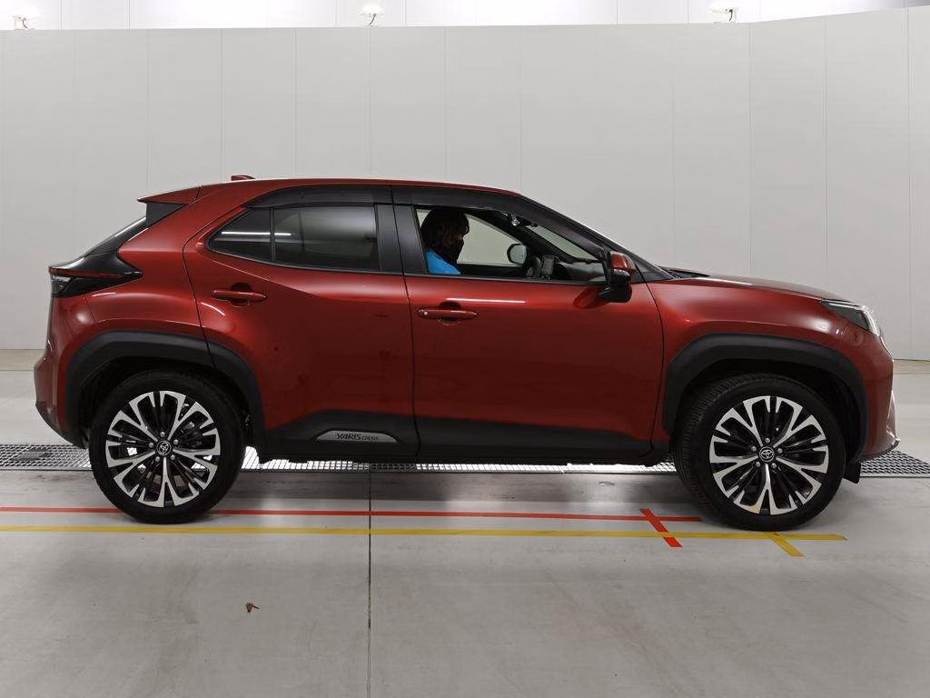 TOYOTA YARIS CROSS