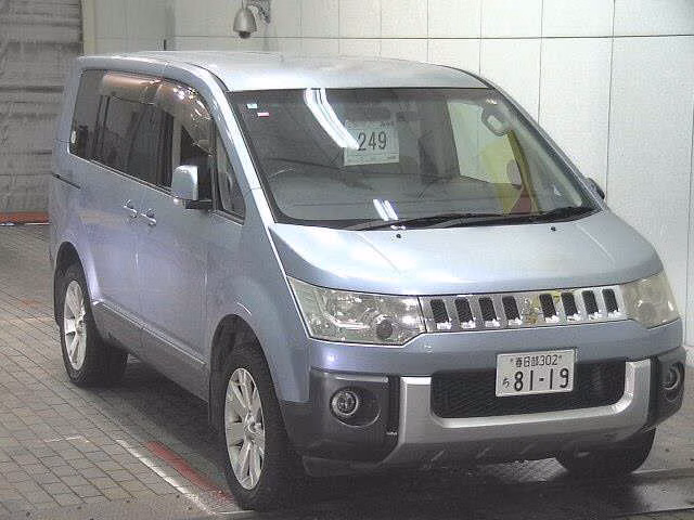 Mitsubishi Delica D:5