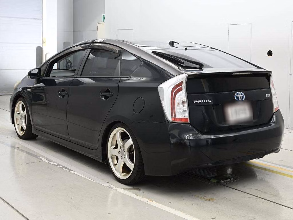 TOYOTA PRIUS