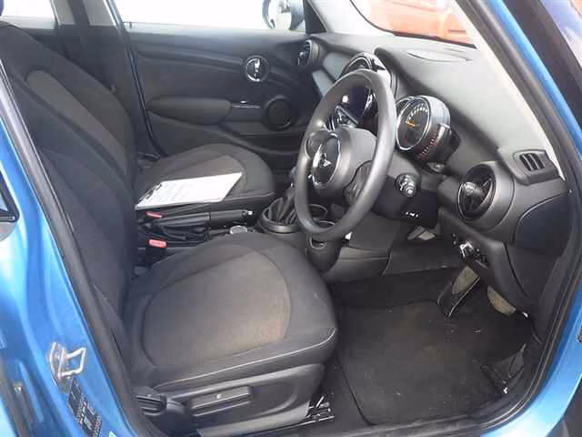 MINI HATCH