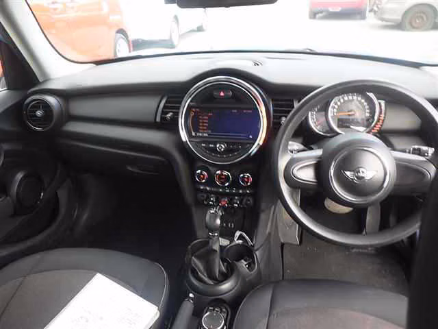 MINI HATCH