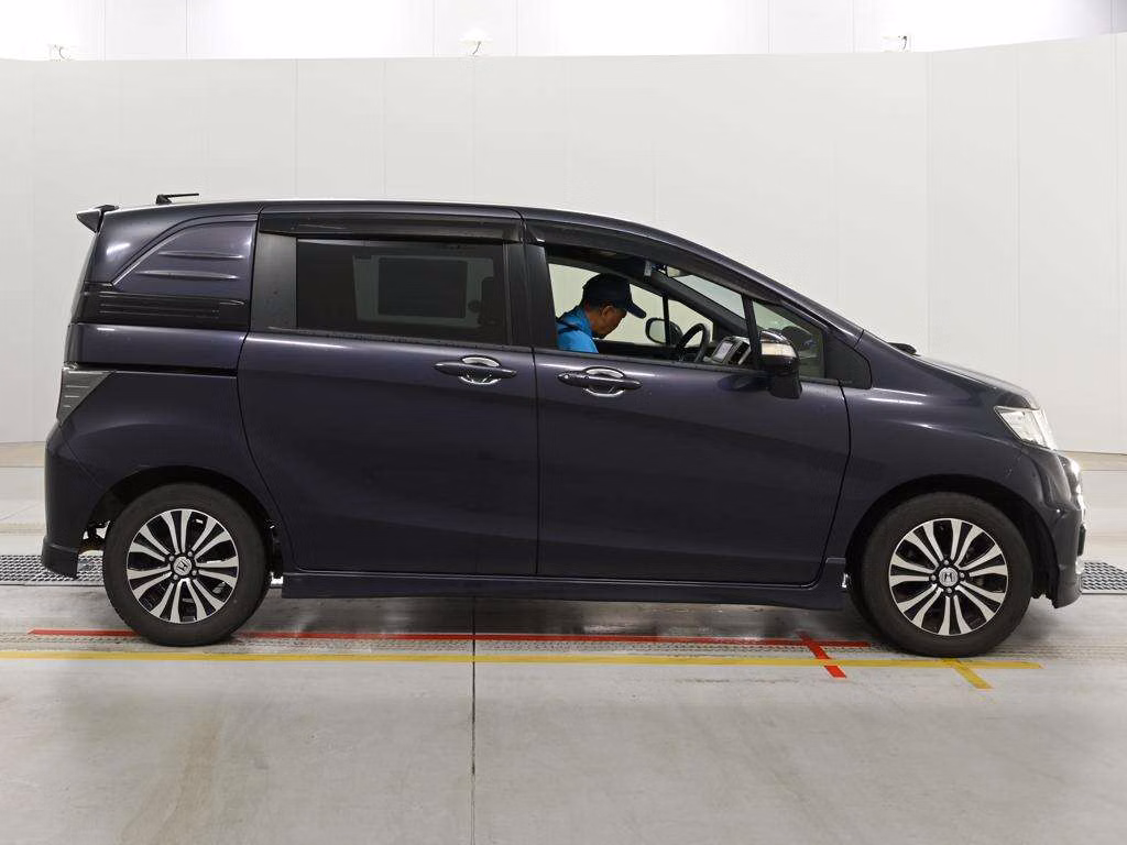 HONDA FREED SPIKE