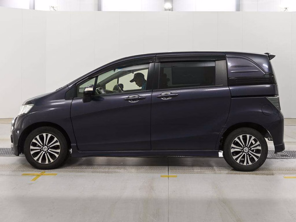 HONDA FREED SPIKE