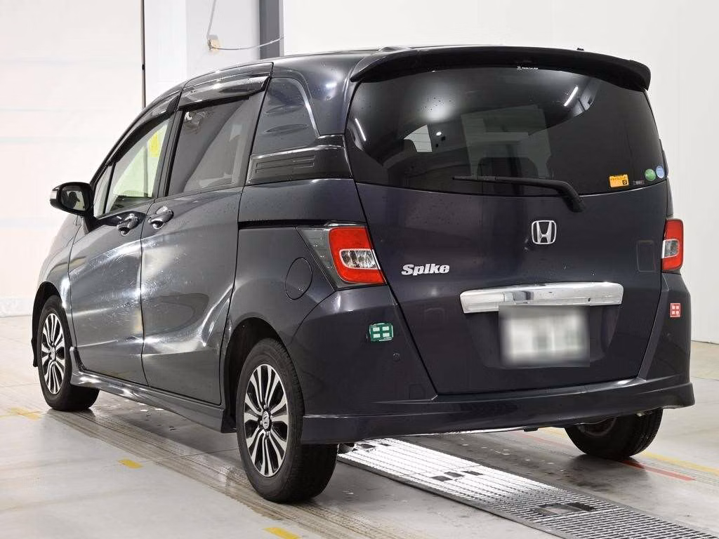 HONDA FREED SPIKE