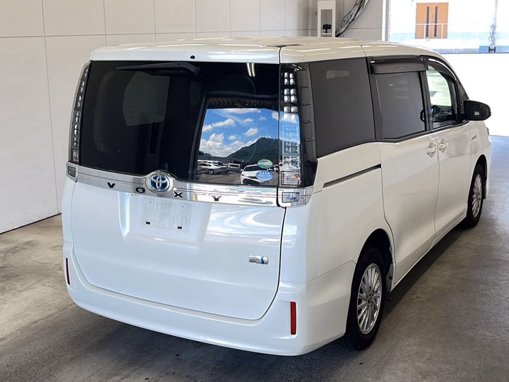 TOYOTA VOXY