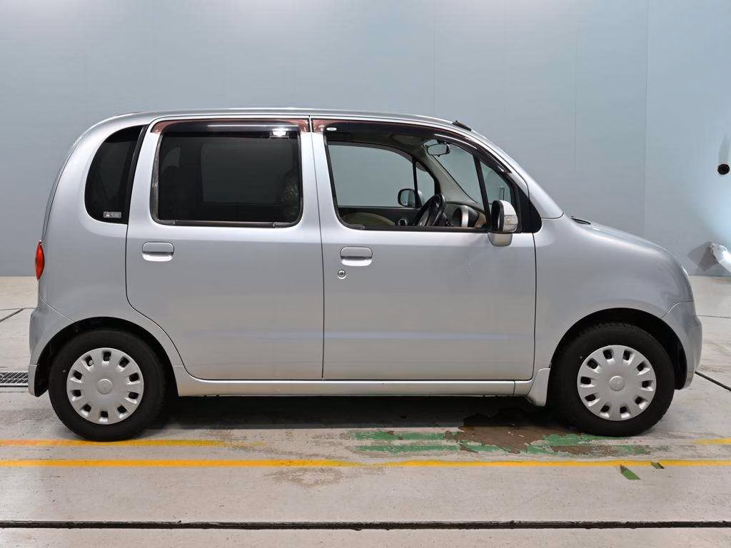 DAIHATSU MOVE LATTE