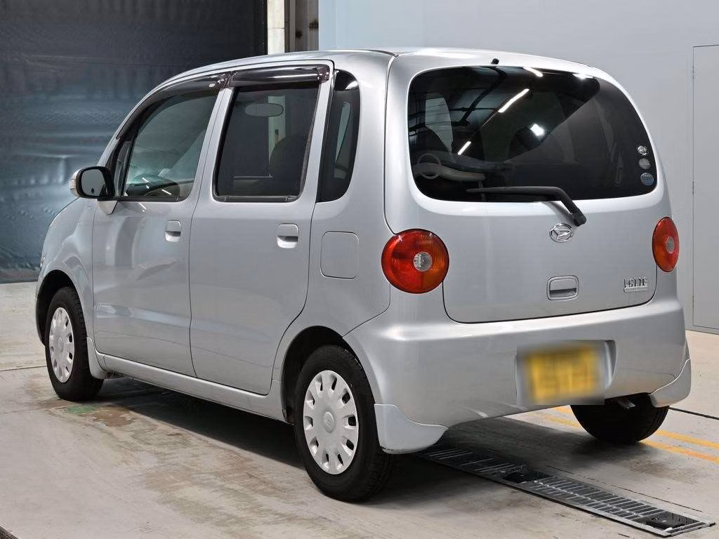 DAIHATSU MOVE LATTE