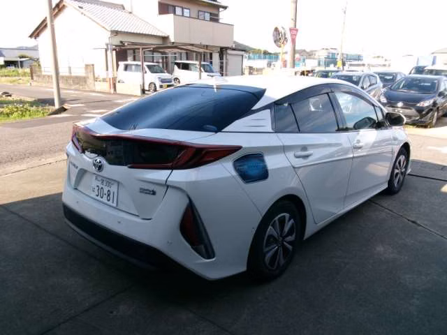 TOYOTA PRIUS PHV