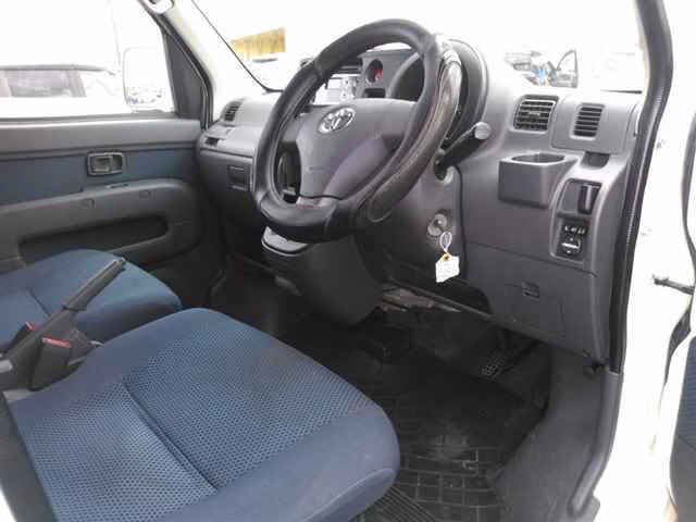 TOYOTA PIXIS VAN