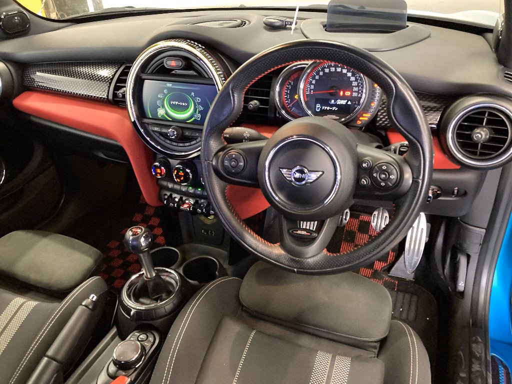 MINI HATCH