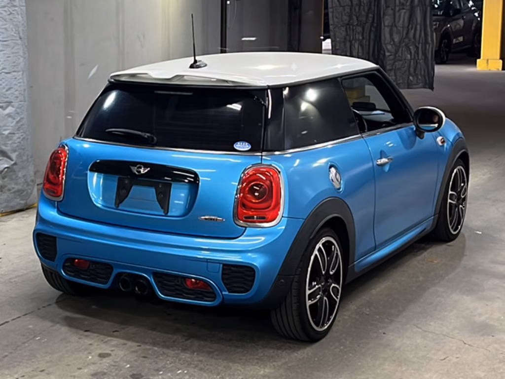 MINI HATCH