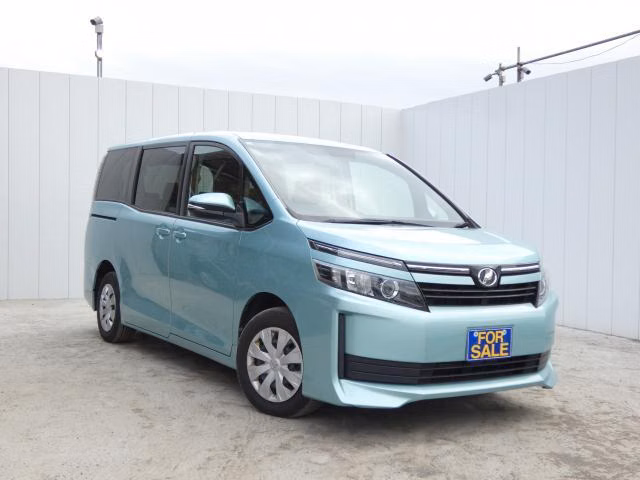 TOYOTA VOXY