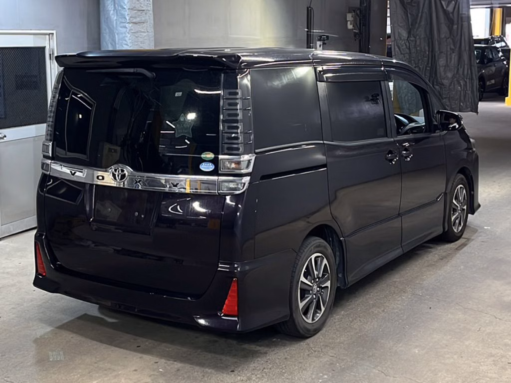 TOYOTA VOXY