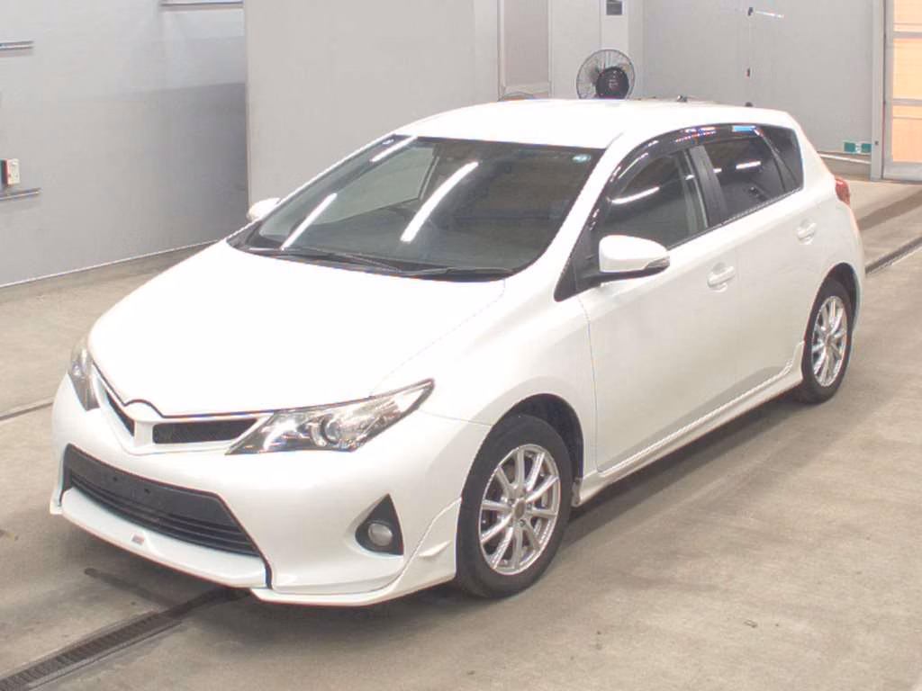 TOYOTA AURIS