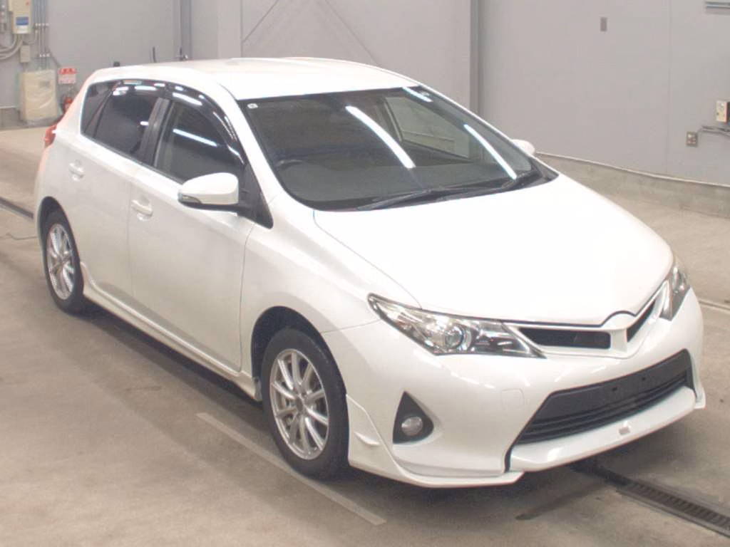 TOYOTA AURIS