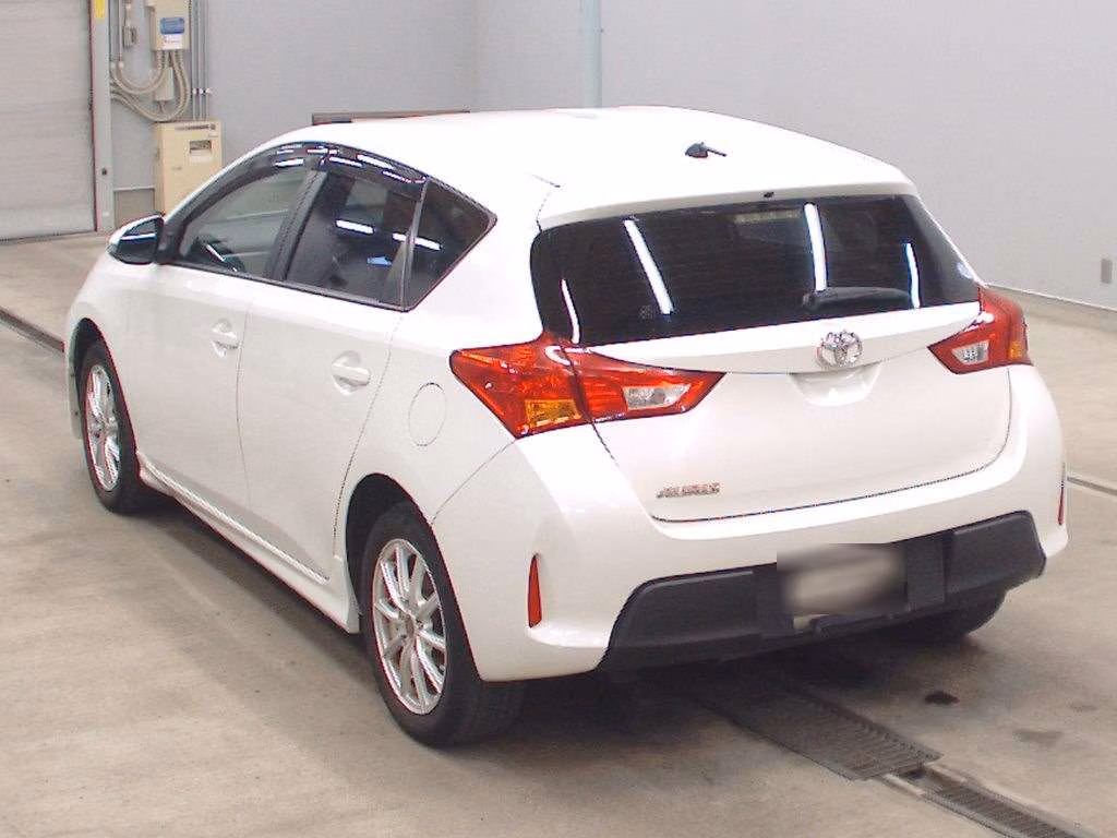 TOYOTA AURIS