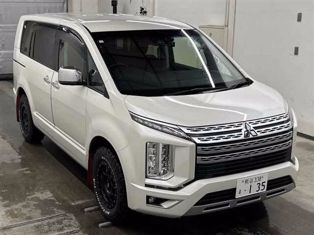 Mitsubishi Delica D:5