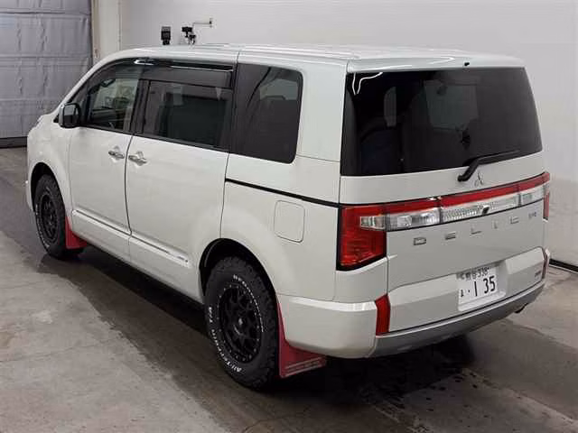 Mitsubishi Delica D:5