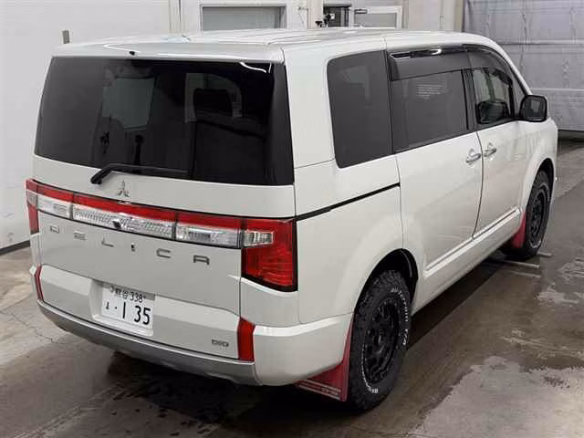 Mitsubishi Delica D:5