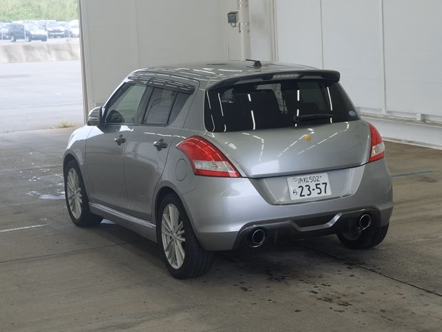 SUZUKI SWIFT