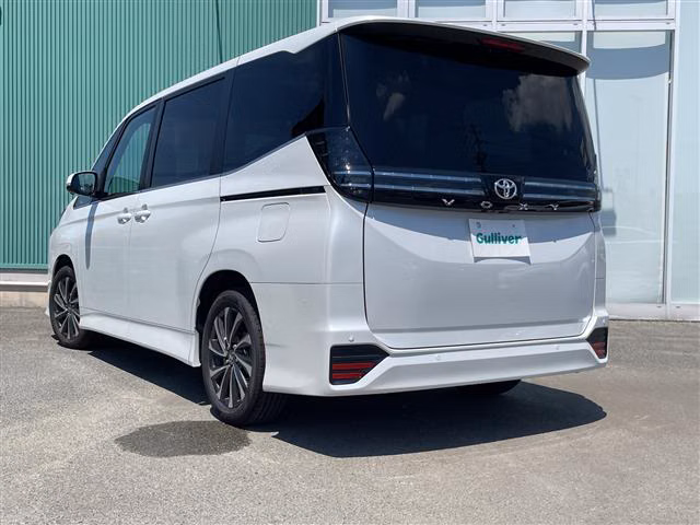 TOYOTA VOXY