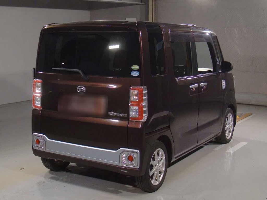 DAIHATSU WAKE