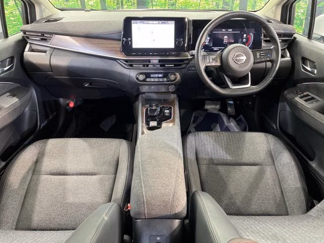 Nissan Aura