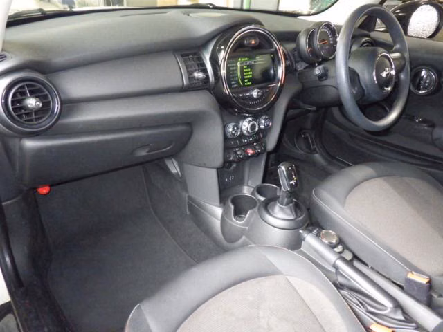 MINI HATCH