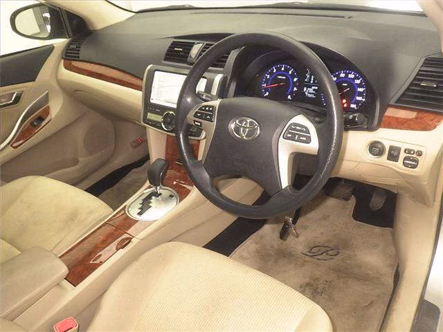 TOYOTA PREMIO
