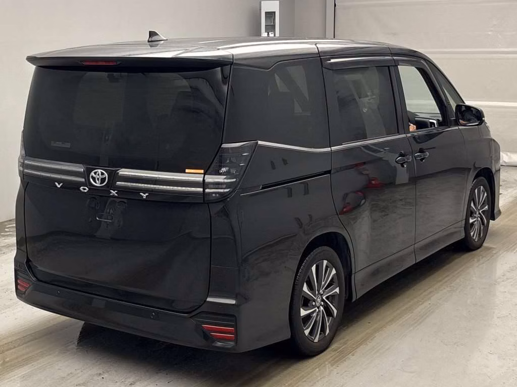 TOYOTA VOXY