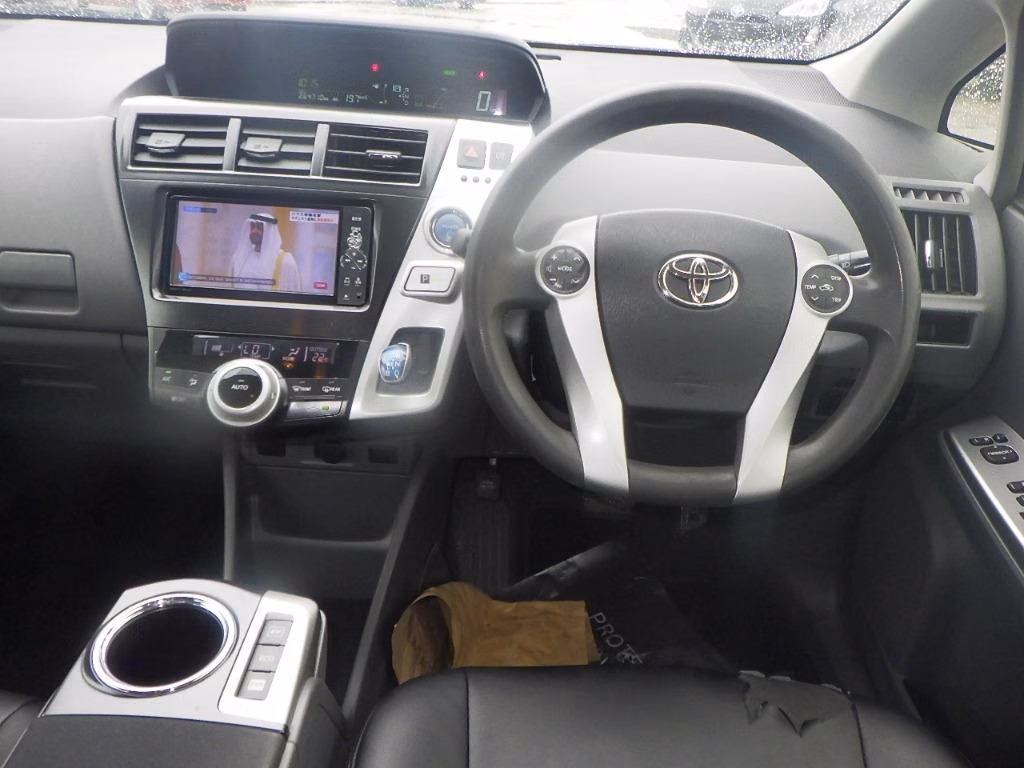TOYOTA PRIUS ALPHA