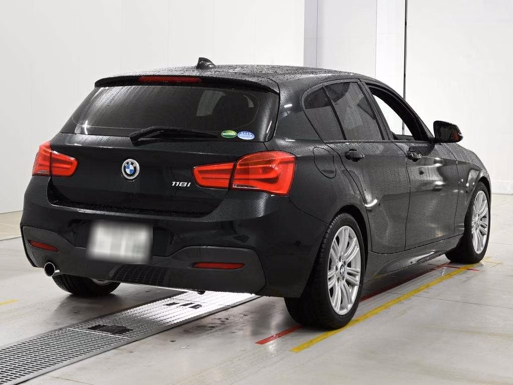 BMW 1-SERIES