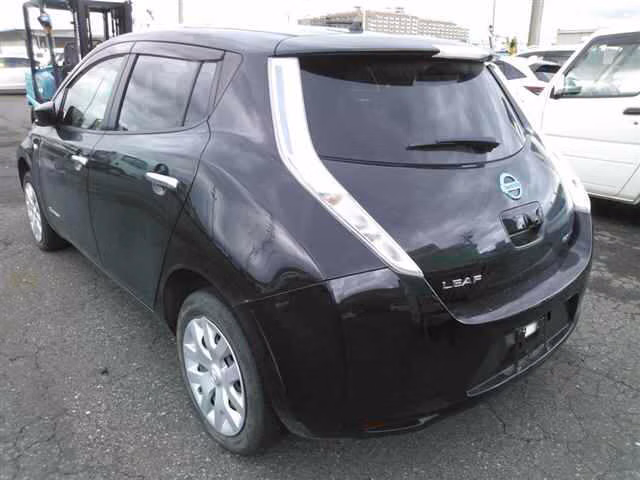 NISSAN LEAF
